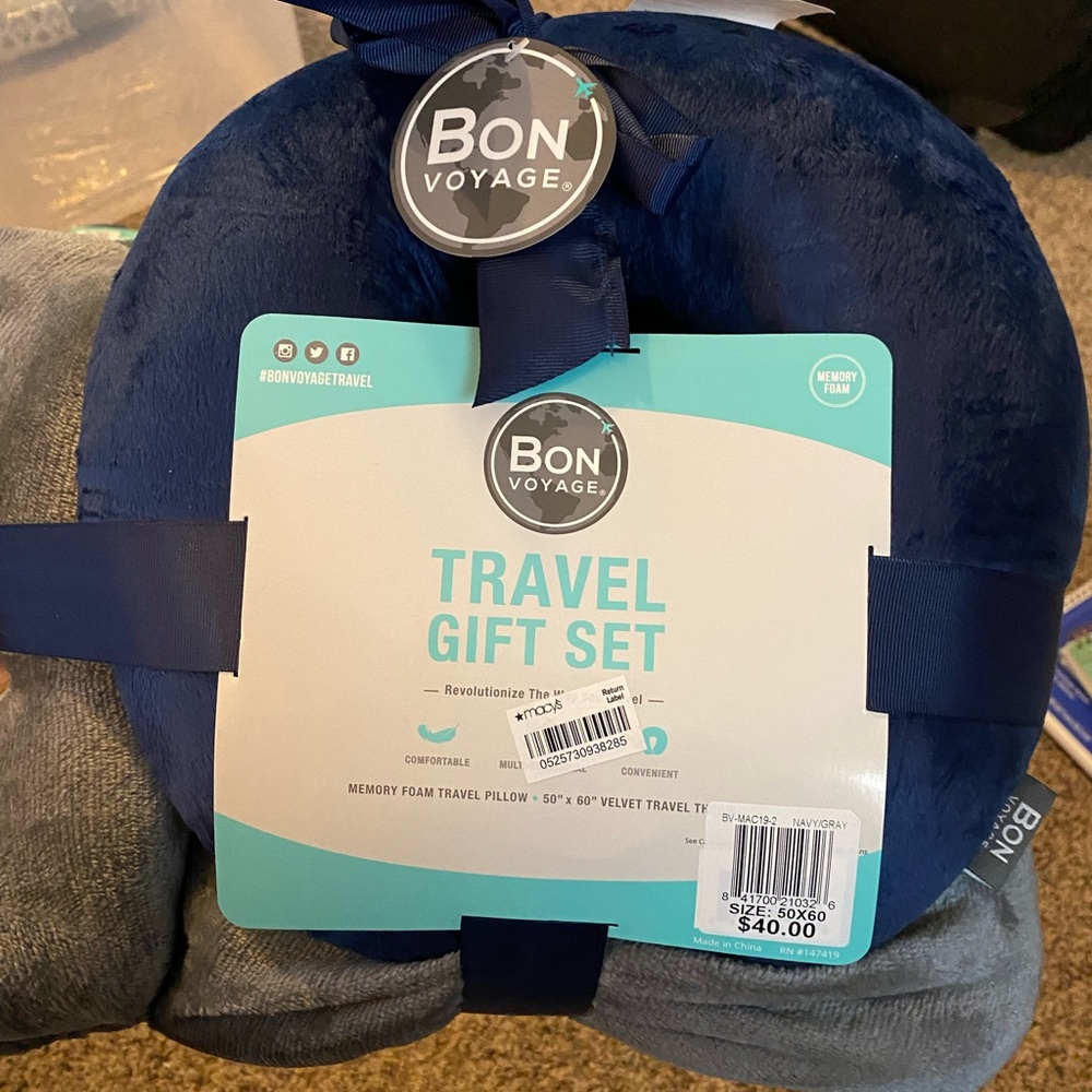 Bonvoyage Travel Set (includes travel pillow and blanket). Brand new!!